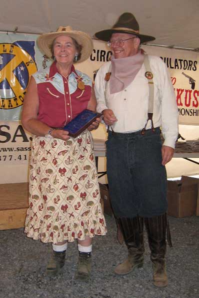 Grande Dame winner (Bonnie Dee) with Match Director (Homer Suggs).