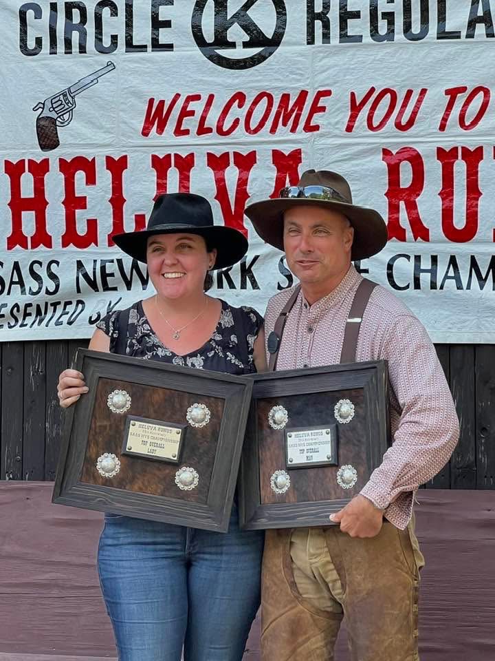 Overall winners: Dueling Des and James Samuel Pike